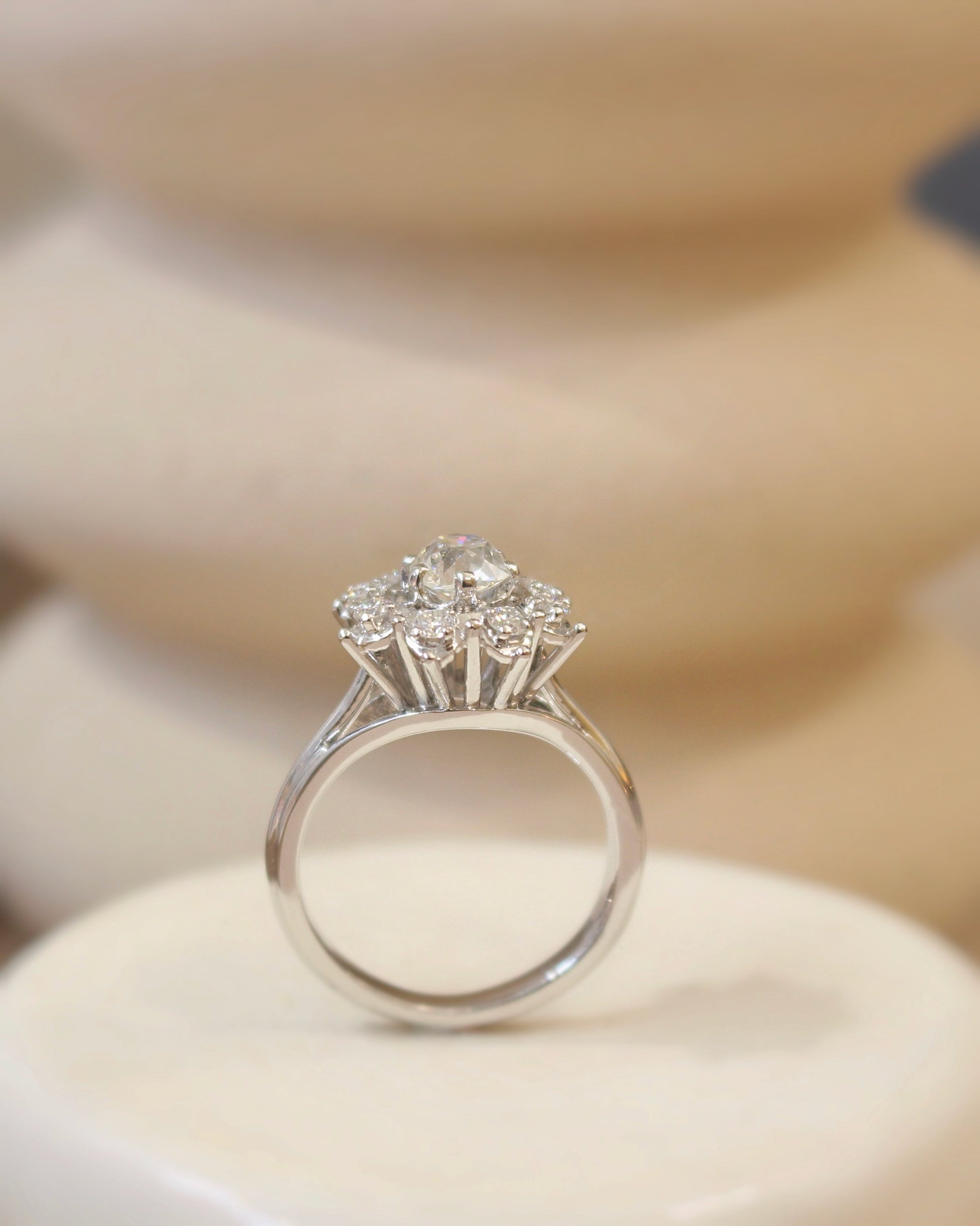 bague ancienne-diamants taille ancienne-monture en or blanc 18k