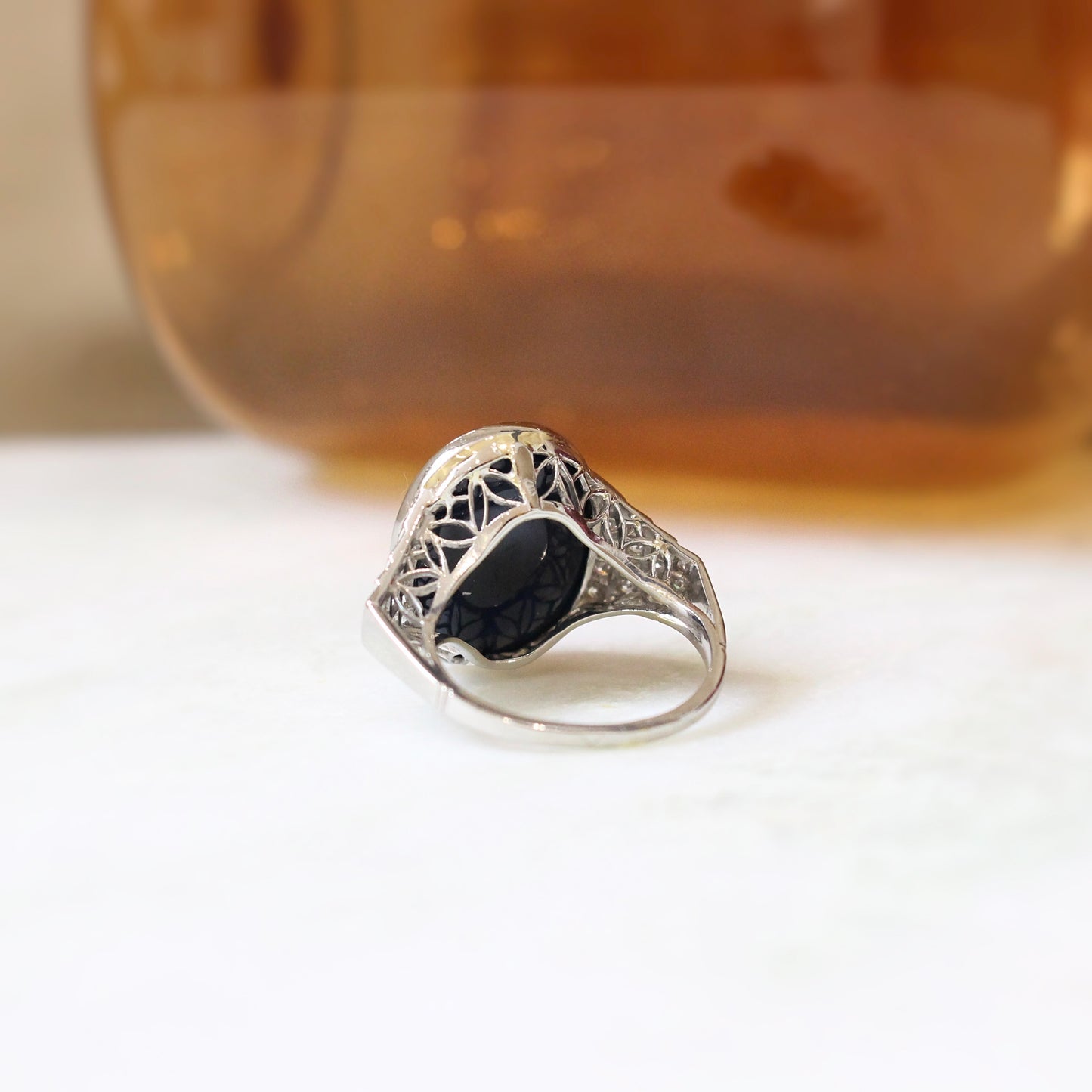 Bague Art Déco saphir cabochon de 17 carats