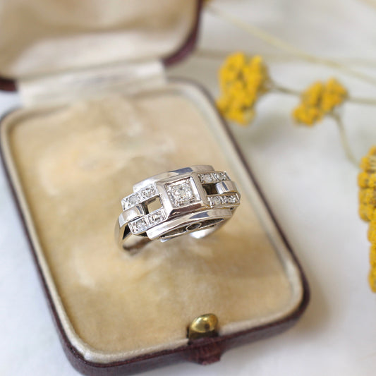 bague ancienne époque Art Déco en or blanc et diamants anciens