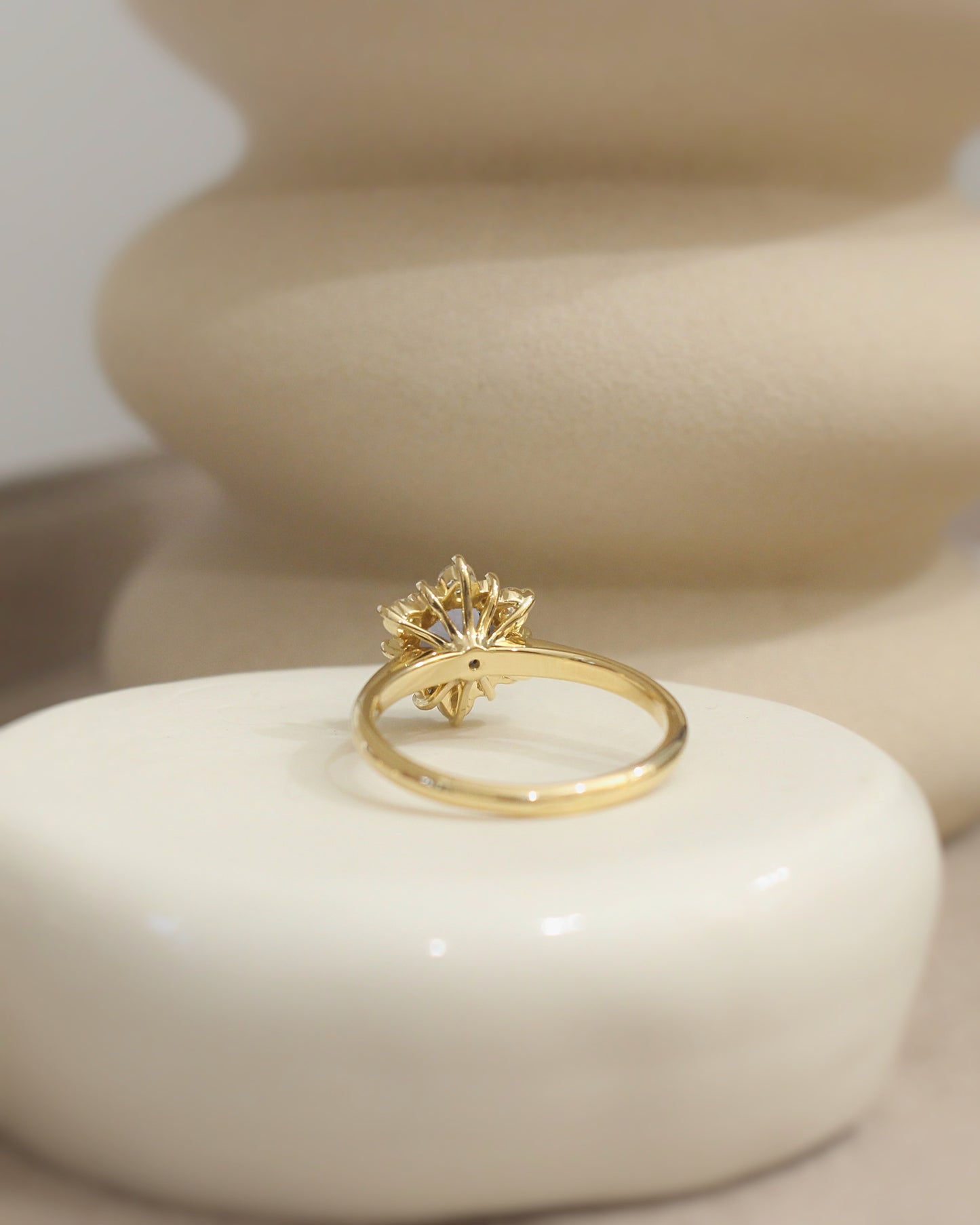 Bague entourage 18K spinelle diamants