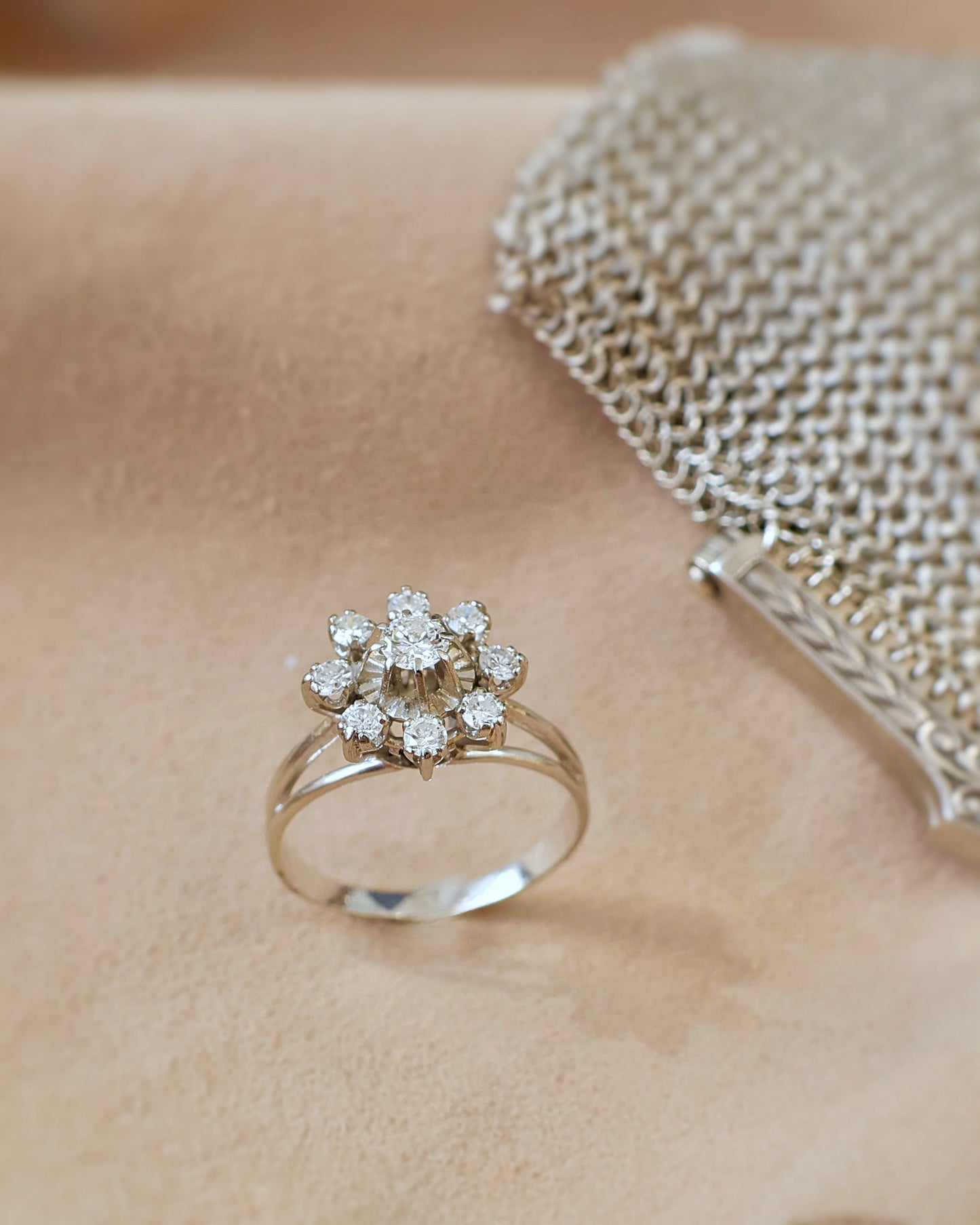 Bague fleur ancienne diamants or blanc 18K