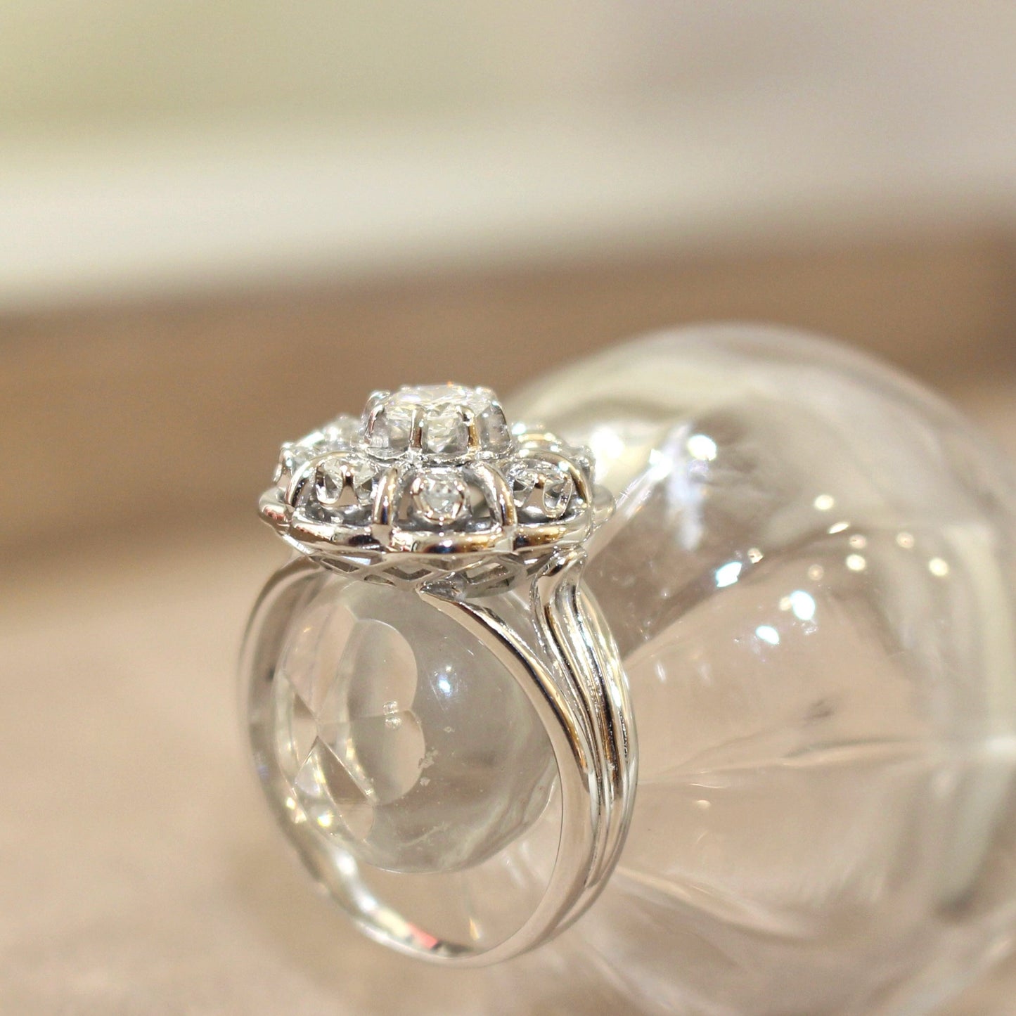 Bague fleur diamants datant des annees 50 or blanc 18K