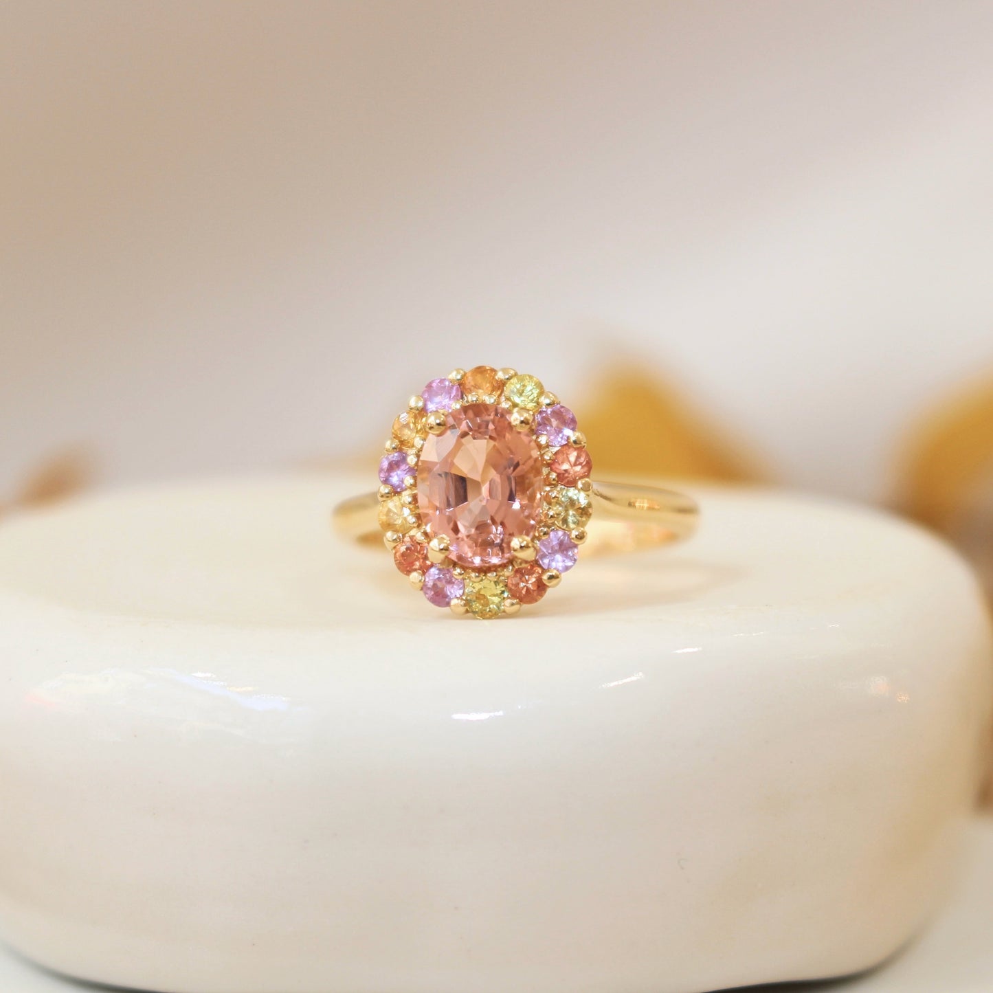 Bague tourmaline rose entourage de saphirs multicolores-monture en or jaune 18K