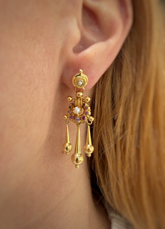 Boucles d'oreilles anciennes perles et saphir