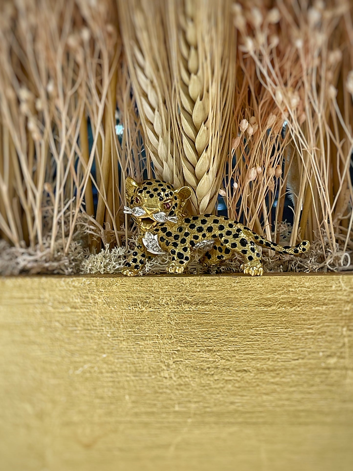 Broche ancienne leopard diamants rubis or jaune 18K