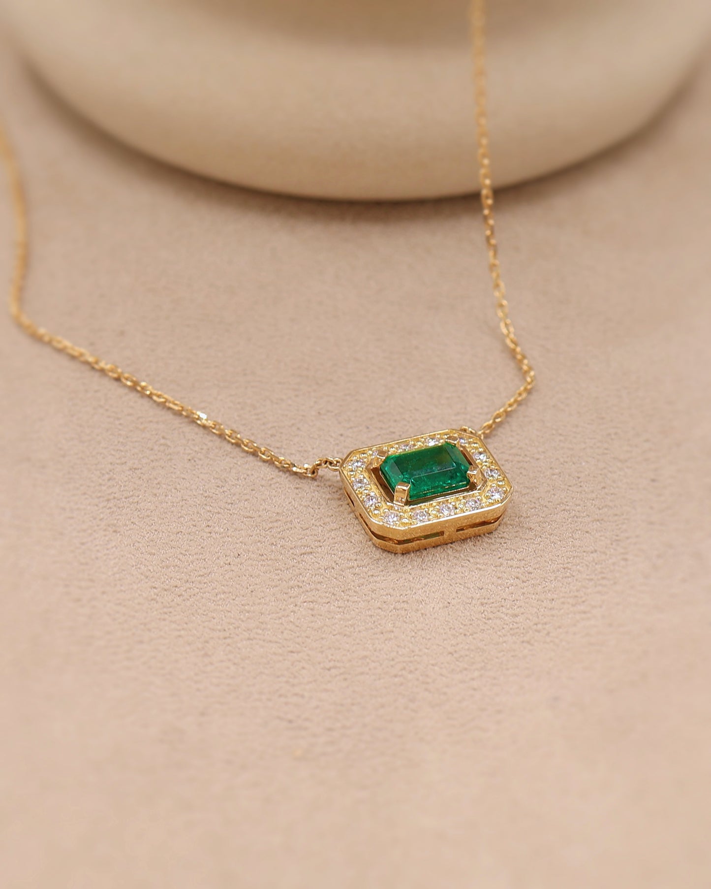 Collier emeraude et diamants or jaune 18K