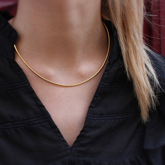 Collier en or jaune maille oméga