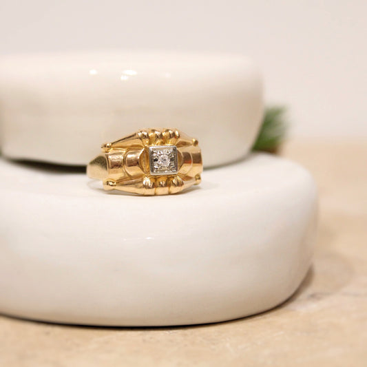 superbe bague tank des années 40 en or jaune avec au centre un diamant serti sur platine