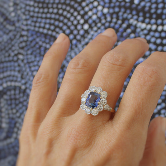 Une très belle bague marguerite pour les fiançailles.jpeg