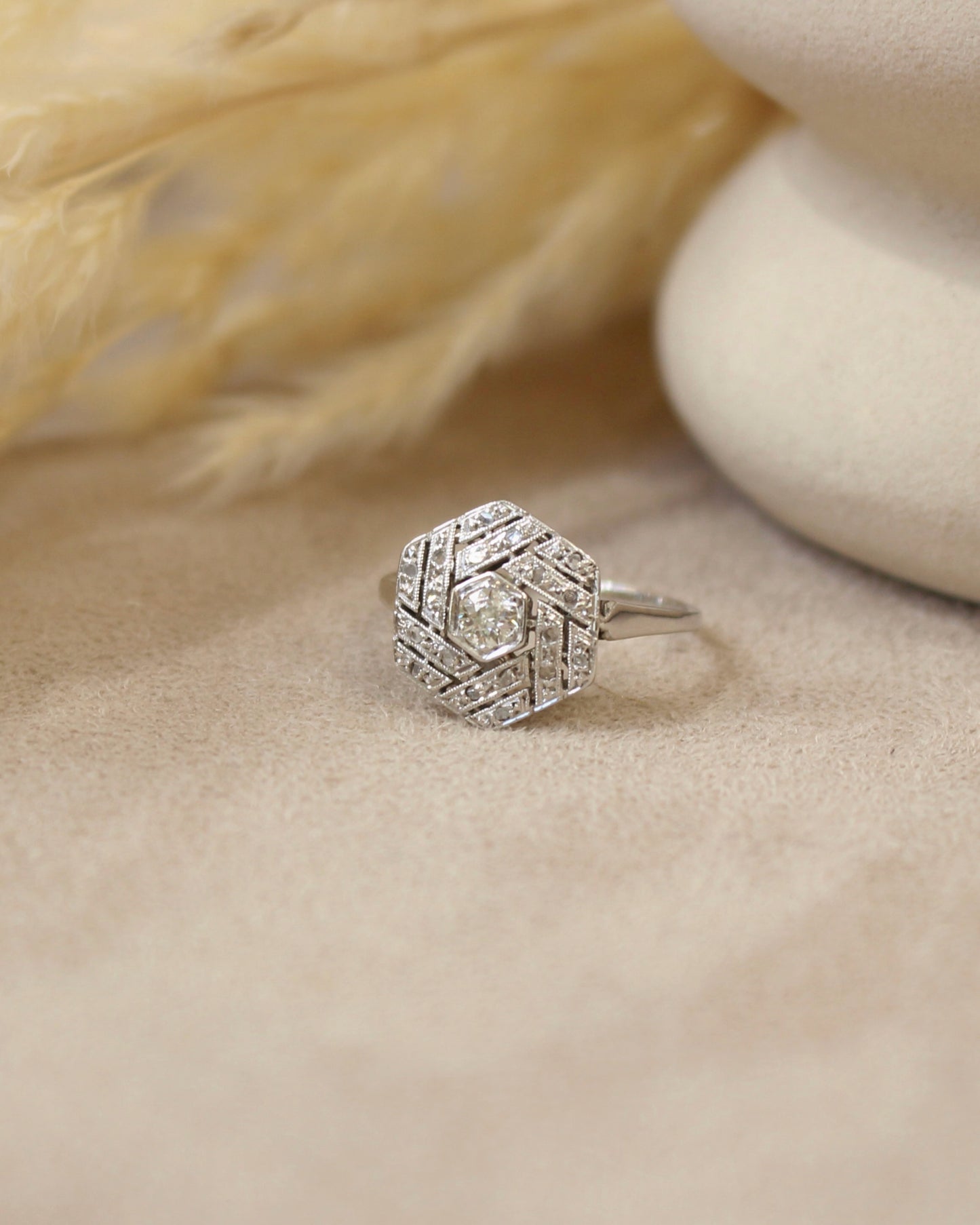 bague 1930 style art déco en or blanc et diamants