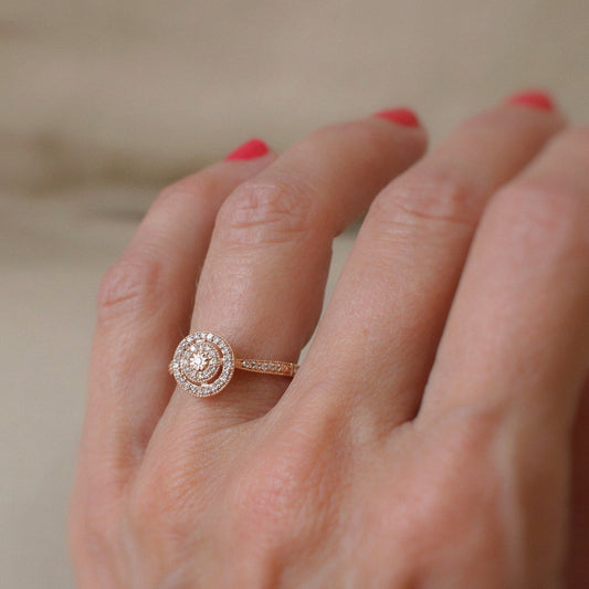 Bague de fiançailles en or rose et diamants
