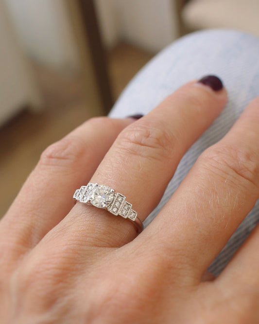 bague de fiançailles style Art Déco-diamants sur or blanc