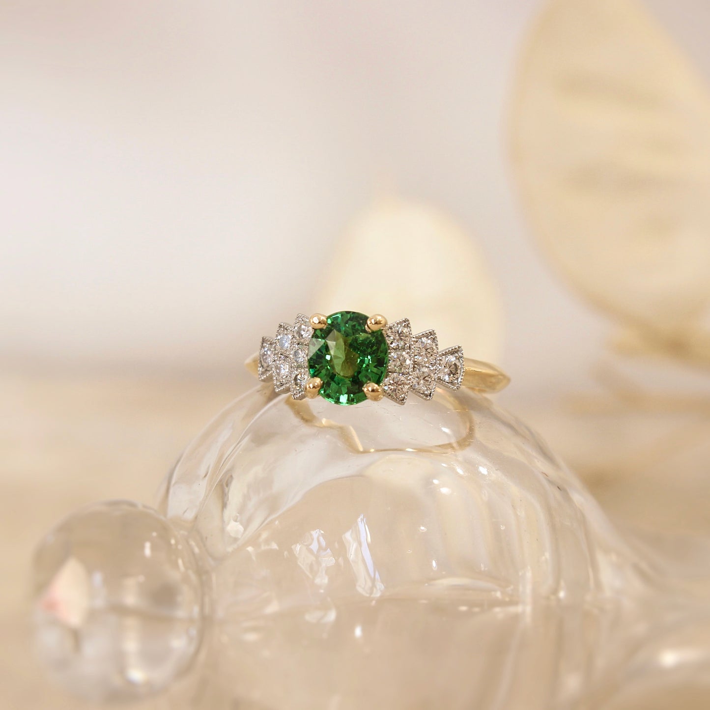 bague de fiançailles style Art Déco- grenat tsavorite et diamants