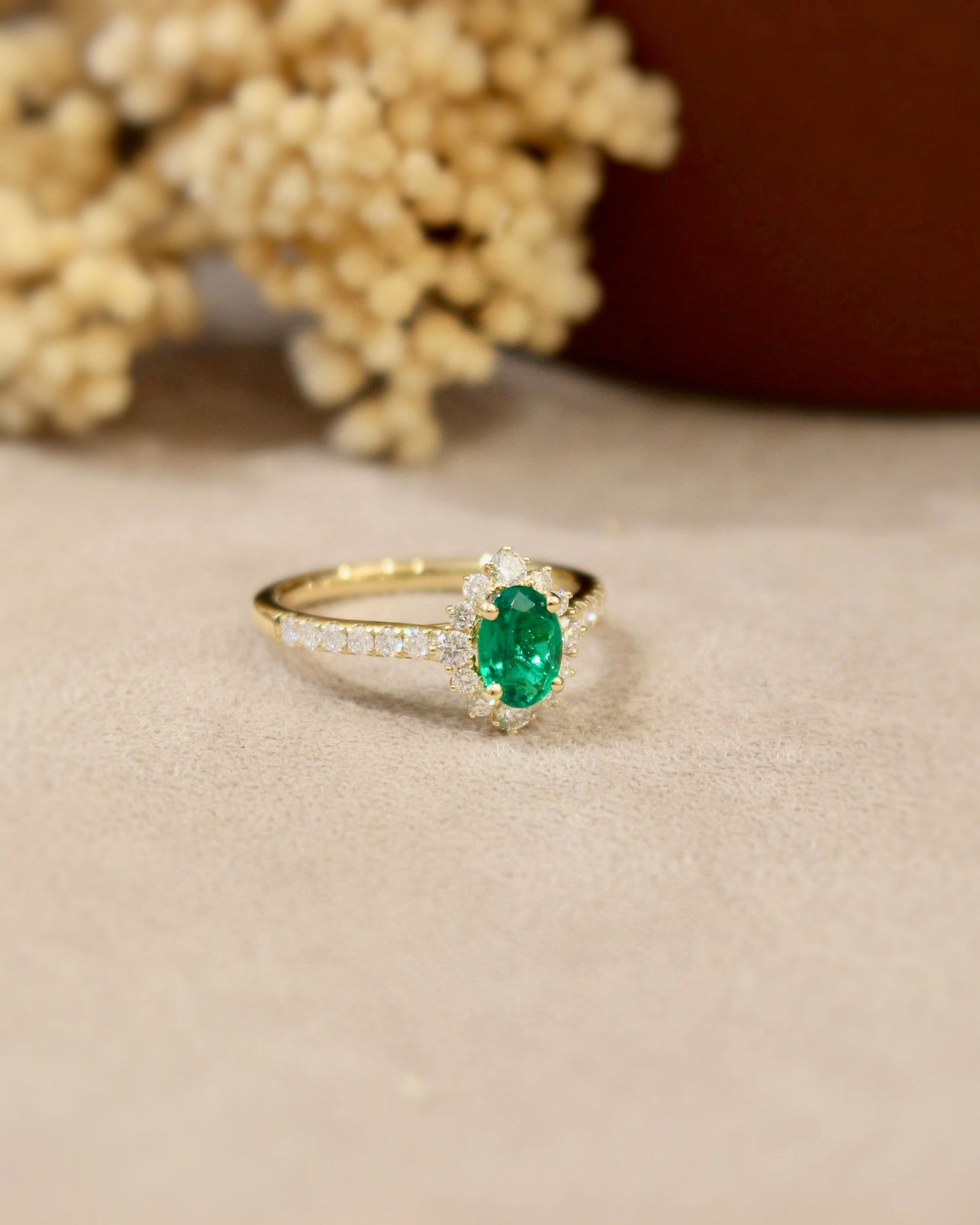 bague émeraude et diamants pour demande en mariage