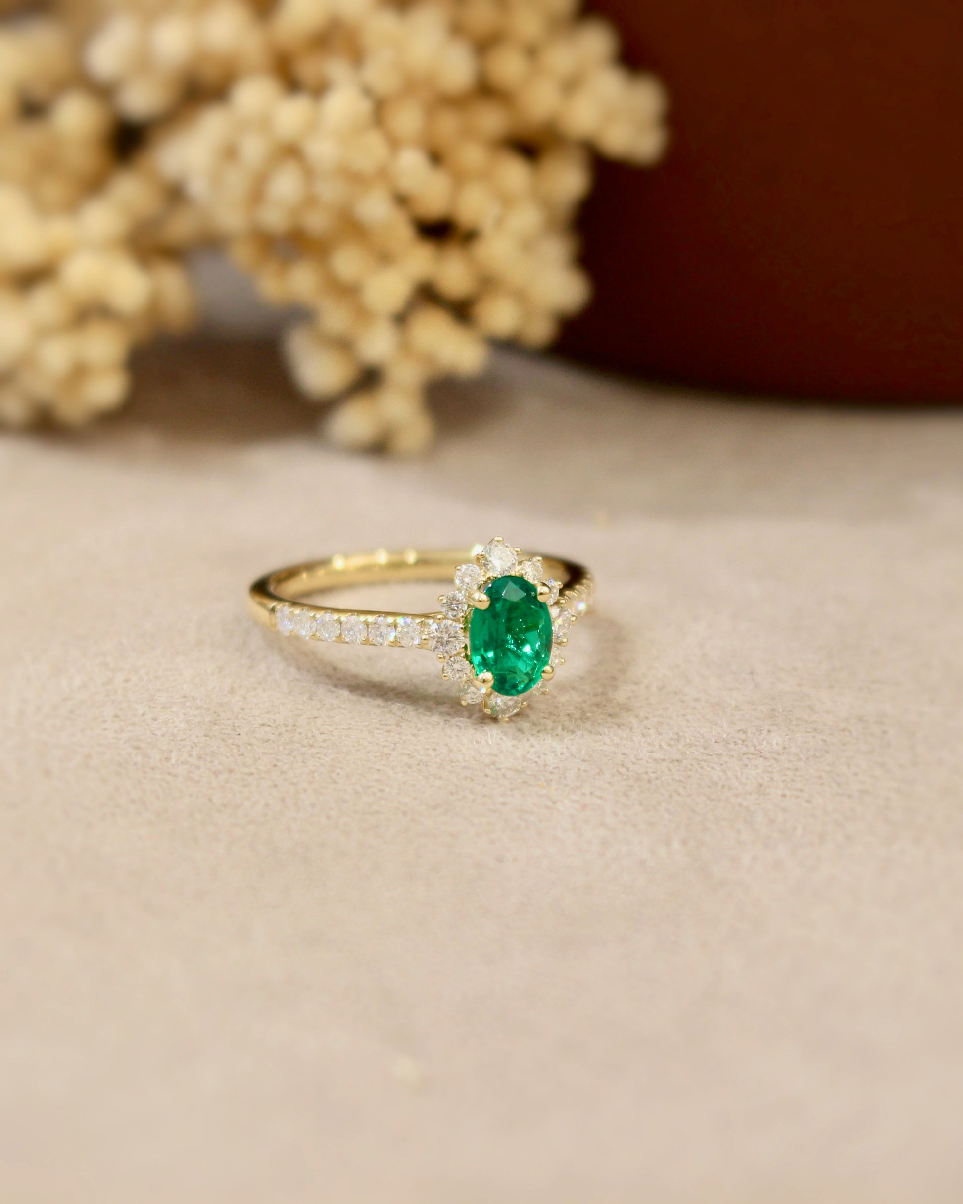 bague émeraude et diamants pour demande en mariage