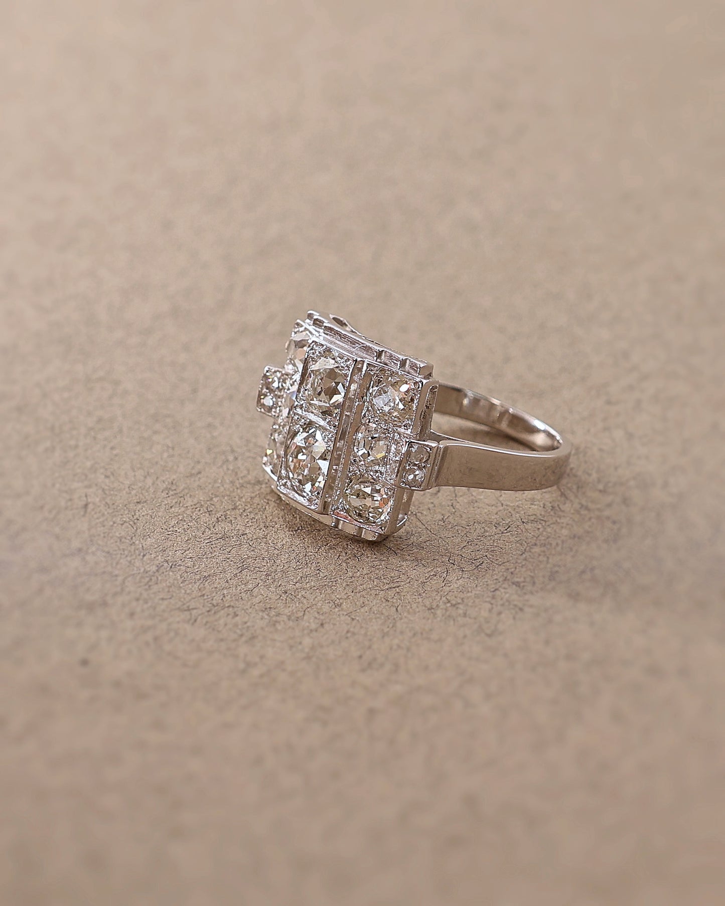 agueepoque1920-artdeco-diamantssurmontureenplatine