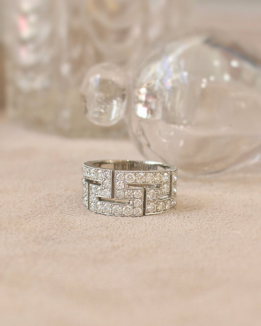 bague ruban dessin géométrique esprit Art Déco-diamants sur platine