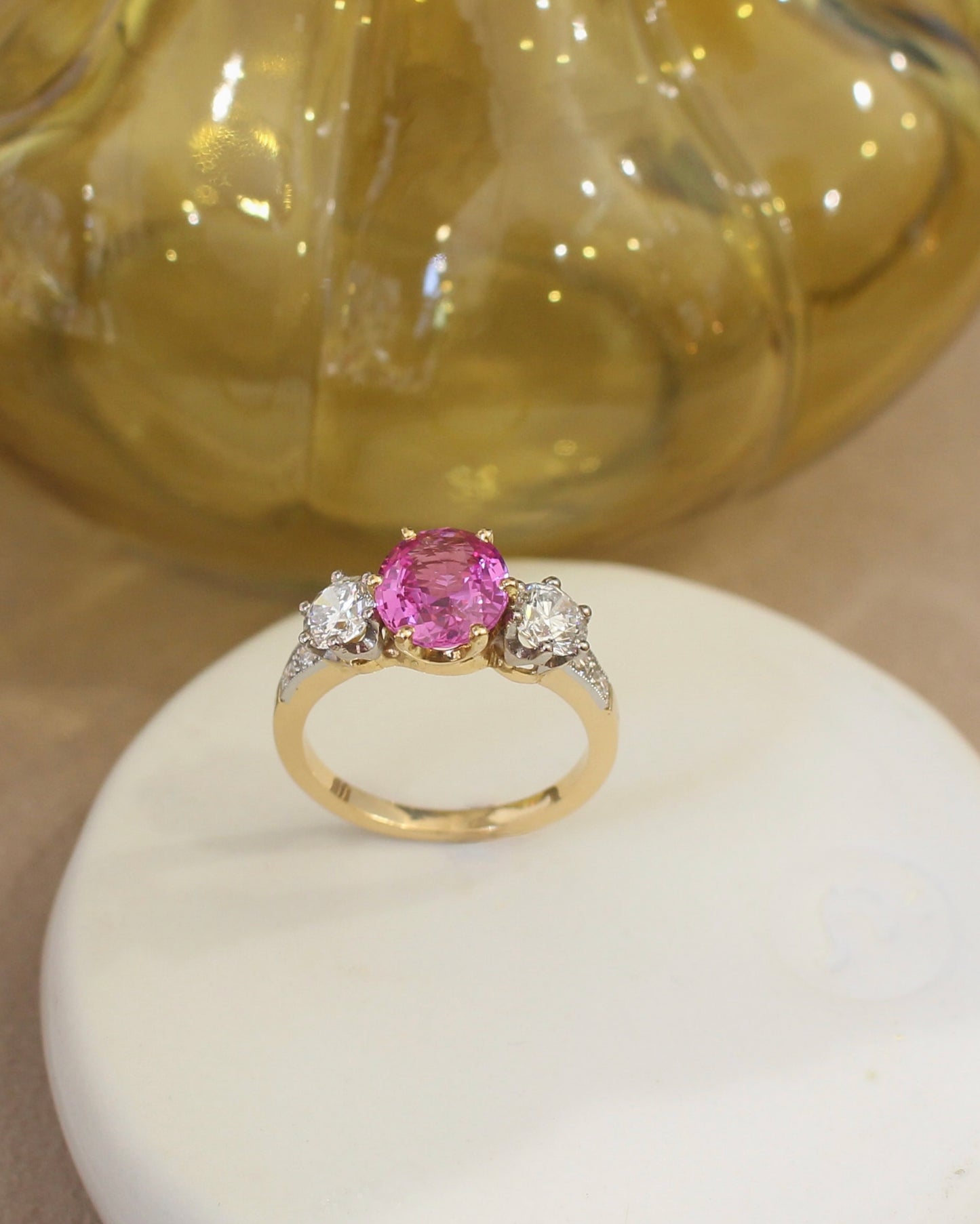 bague trilogie saphir rose et diamants- or jaune et platine
