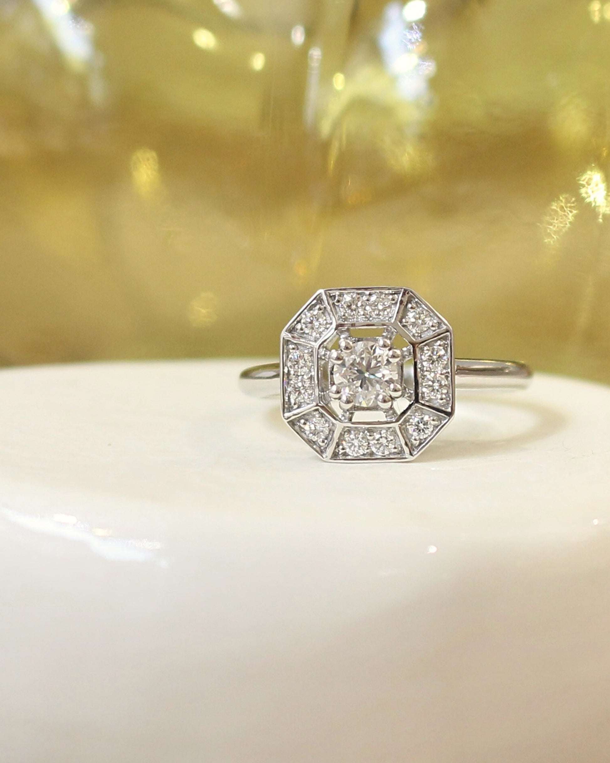 bague style Art Déco en or blanc et diamants