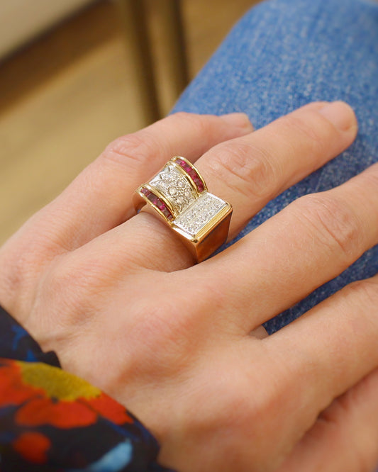 Bague Tank asymétrique rubis calibrés et diamants
