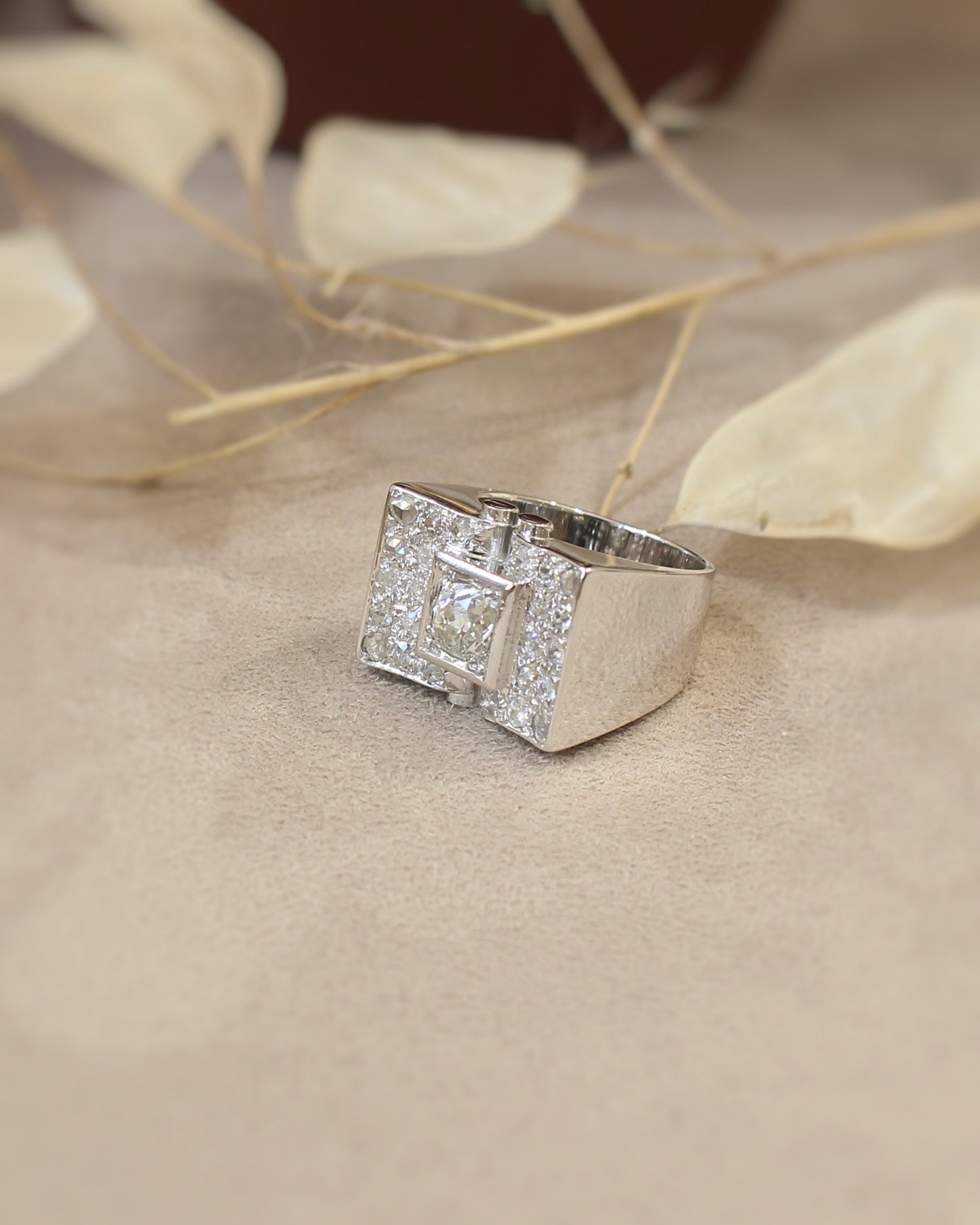 bague tank sertie de diamants anciens sur or blanc-volumes géométriques