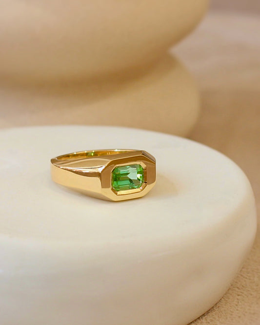 bague tourmaline verte - or jaune 18K- style chevalière moderne