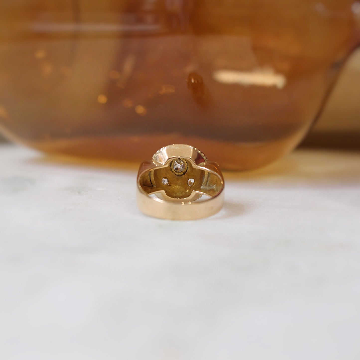 bague vintage en forme de dome avec diamants sur une monture en or rose-vers 1940