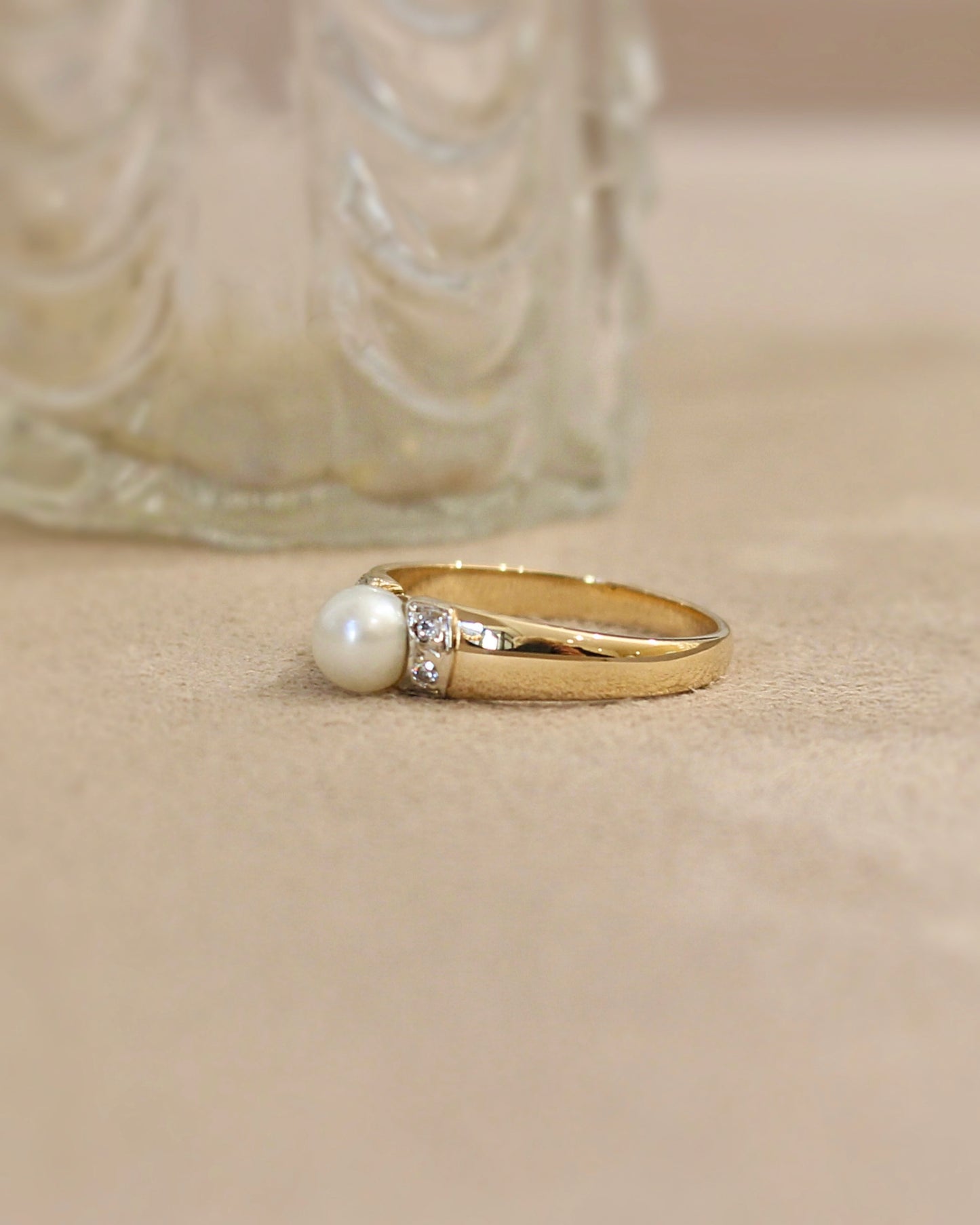 BAGUE VINTAGE EN OR JAUNE AVEC PERLE AKOYA ET DIAMANTS