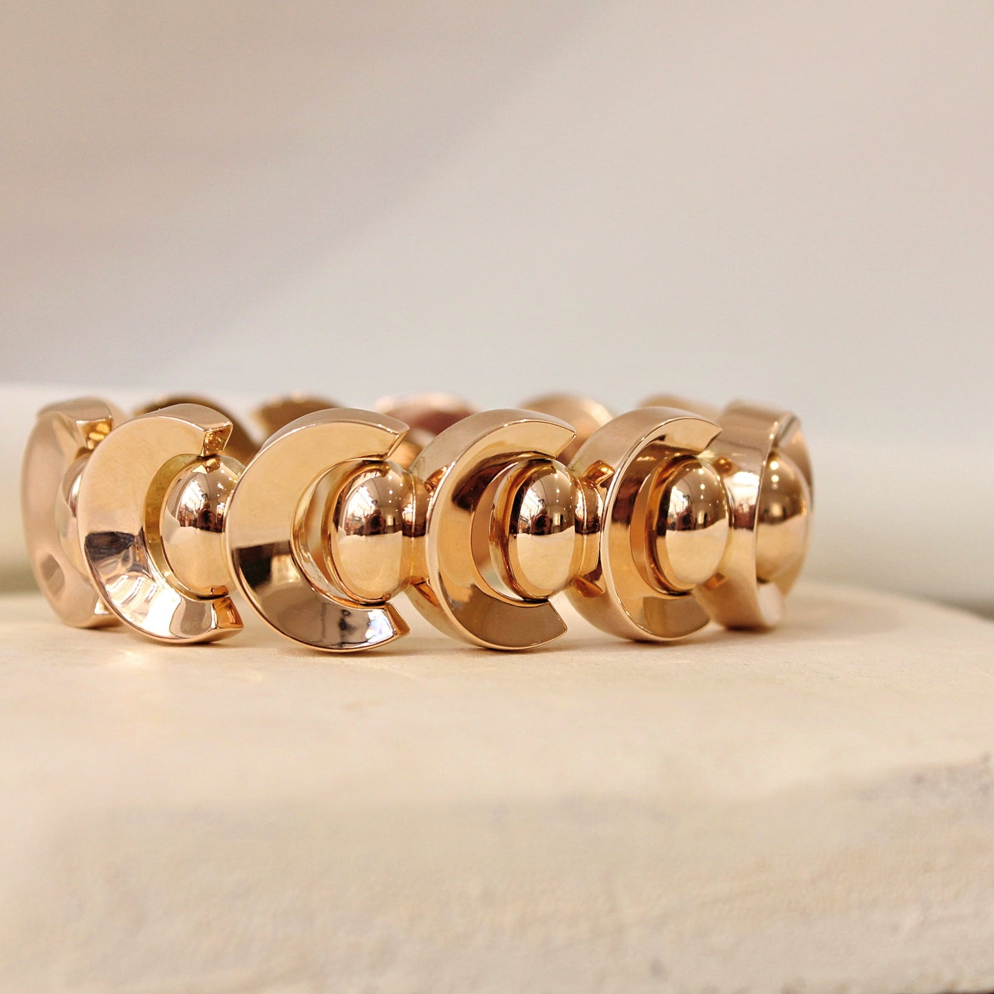 Bracelet Tank pour femme en or rose- bracelet ancien vers 1940