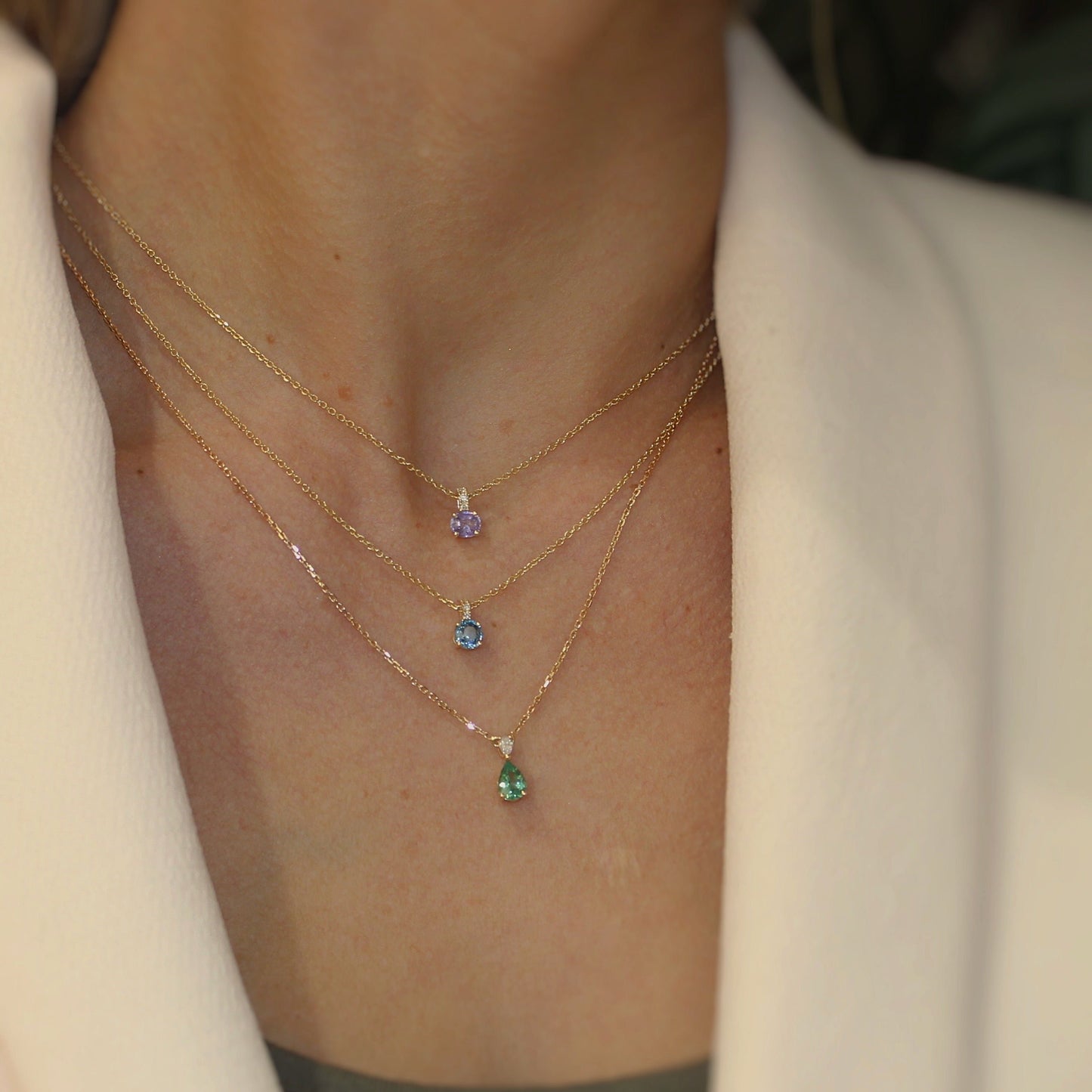 ensemble de colliers pour femme en or 18k avec pierres précieuses de couleur et diamants