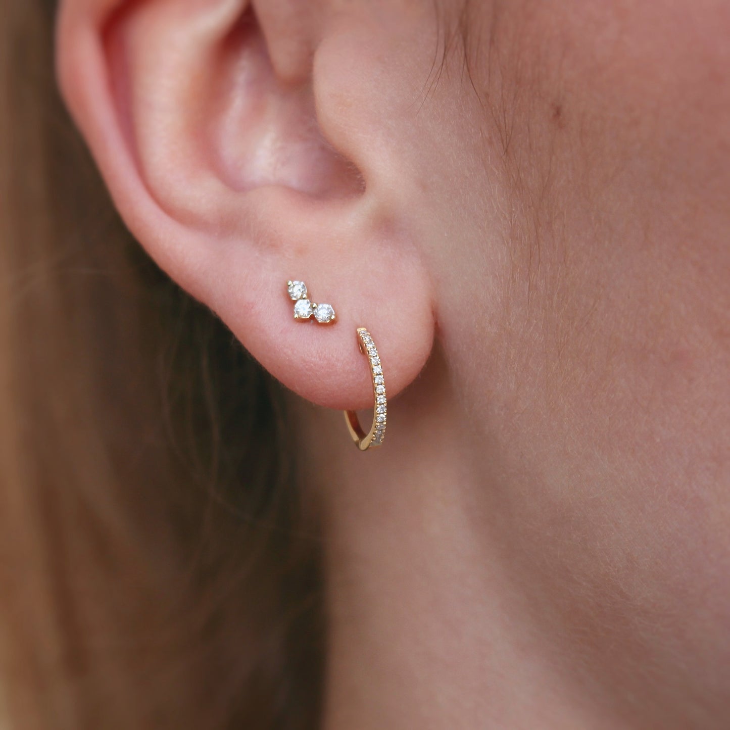 Minis créoles diamants sur or jaune 18k- diamètre 12mm