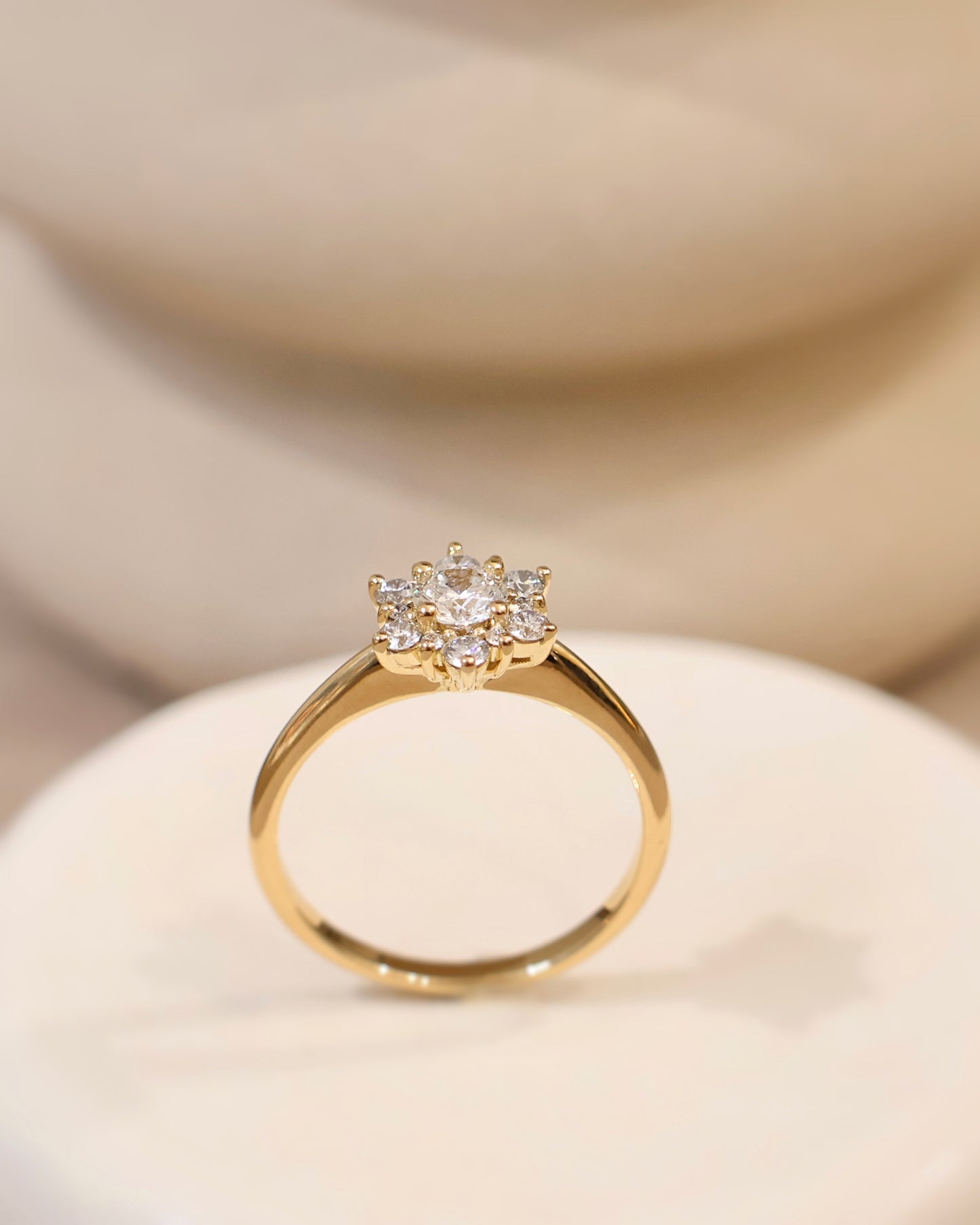 Bague entourage diamants