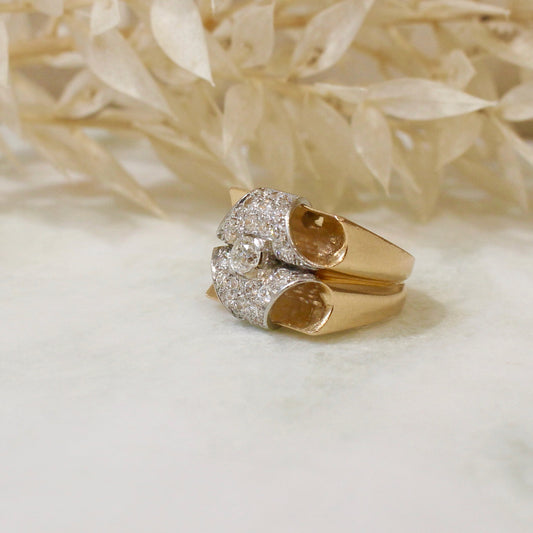 Bague ancienne années 40 dite bague Tank/ motifs de rouleaux pavage diamants