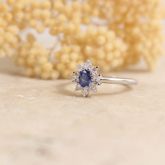 Bague marguerite en saphir et diamants idéal pour bague de fiancaille
