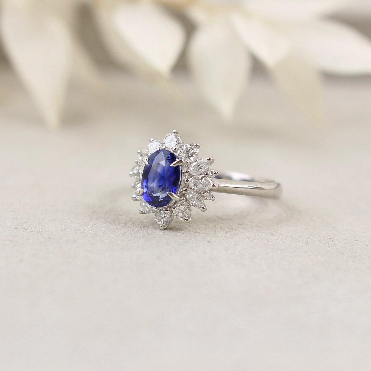 Bague marguerite saphir ovale