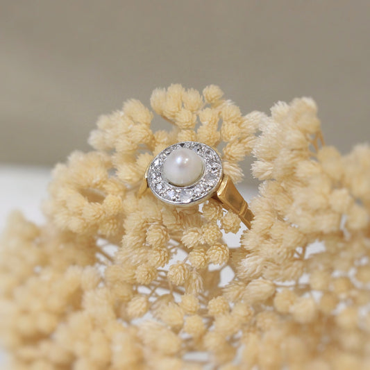 Bague perle de culture et entourage diamants