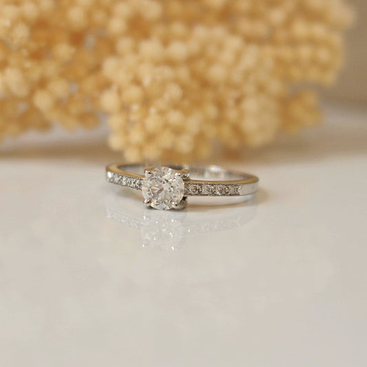 Bague solitaire en or gris/ diamant de 0,62 carat