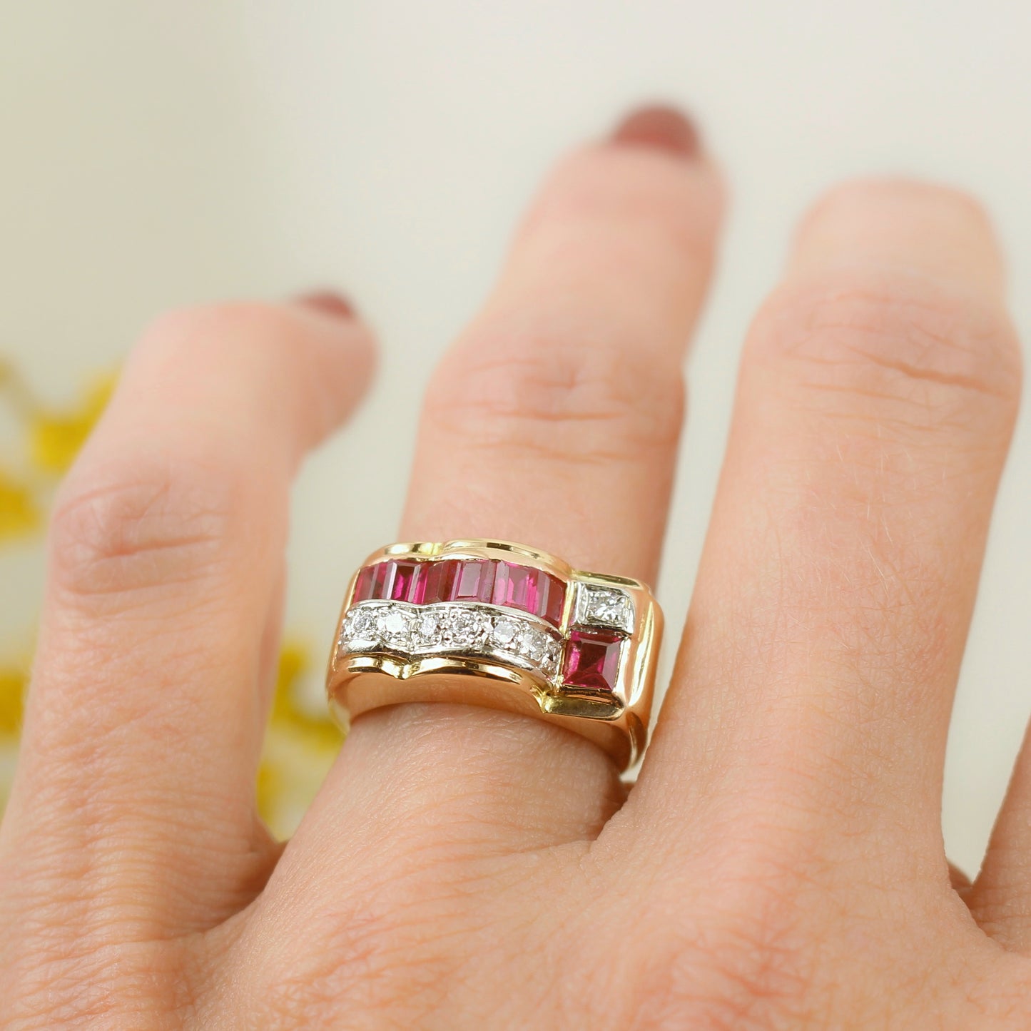 Bague ancienne Années 40-Diamants et rubis calibrés