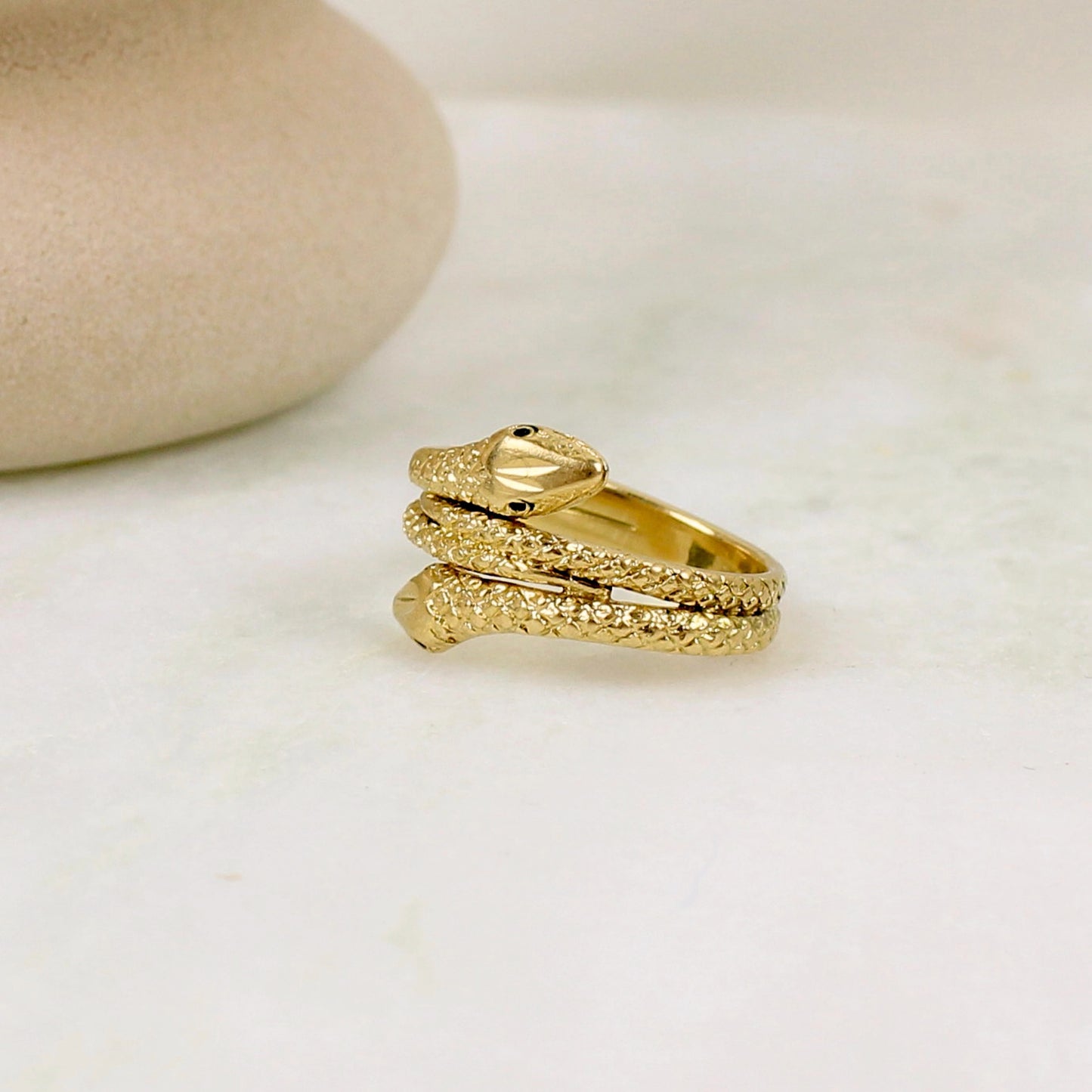 Superbe bague serpent ancienne gravée en or 750/1000