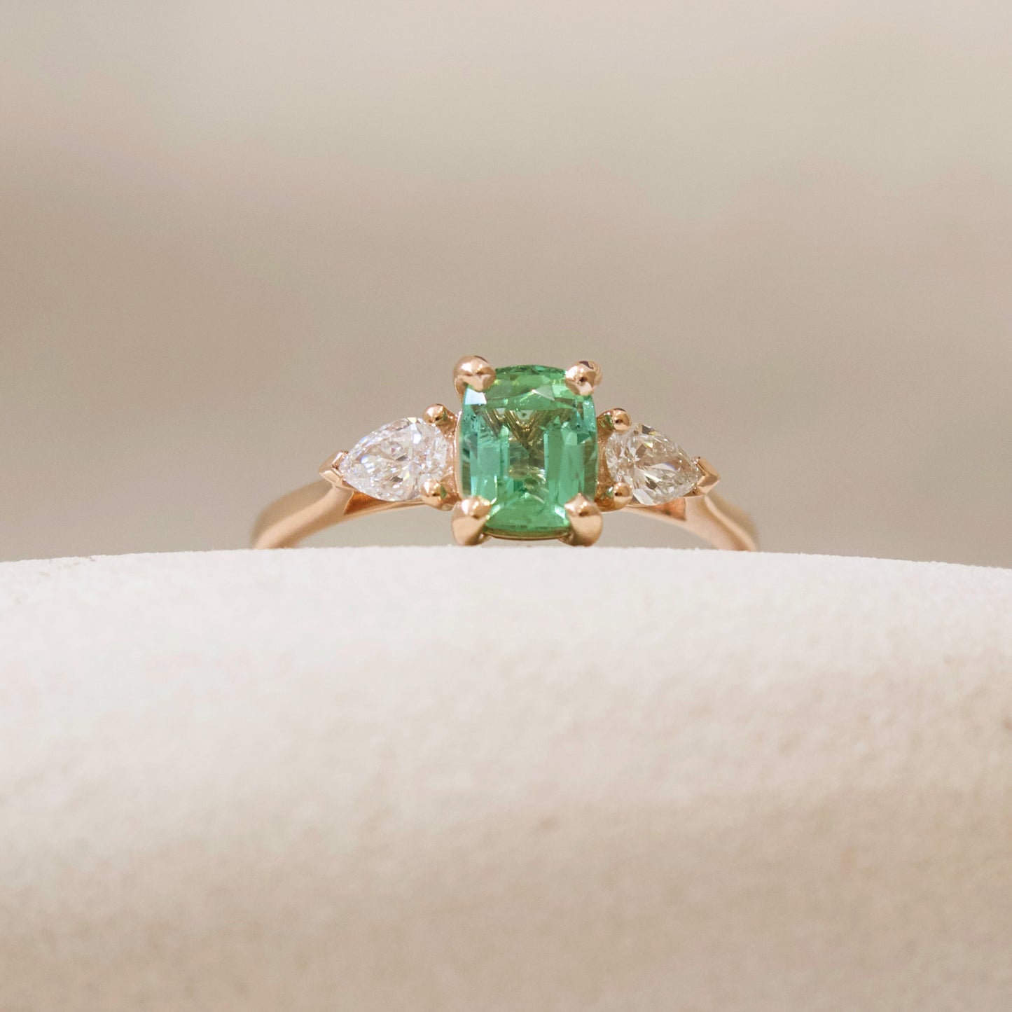 bague tourmaline verte et diamants poire