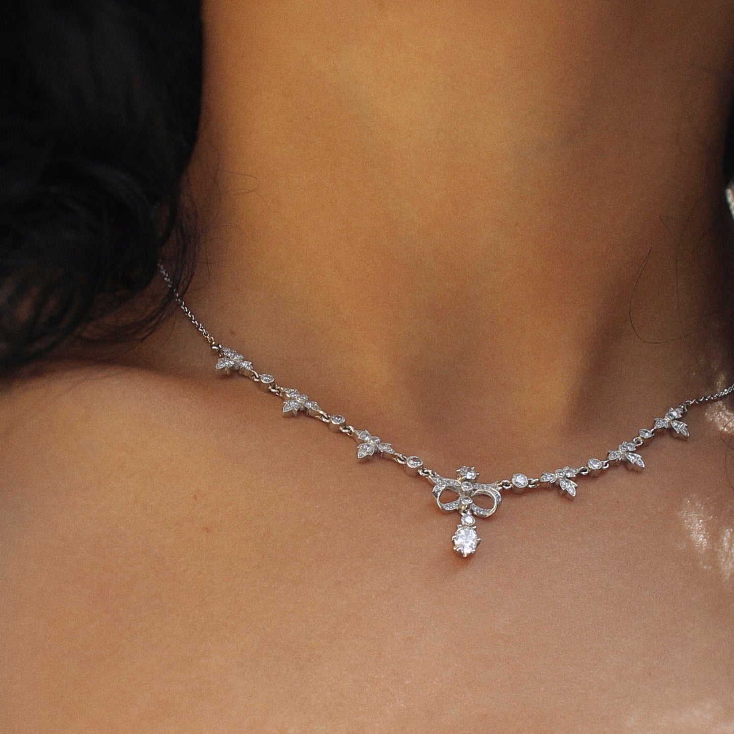 Collier style empire noeuds de diamants filigranés