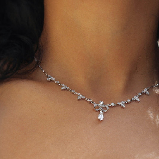 Collier style empire noeuds de diamants filigranés