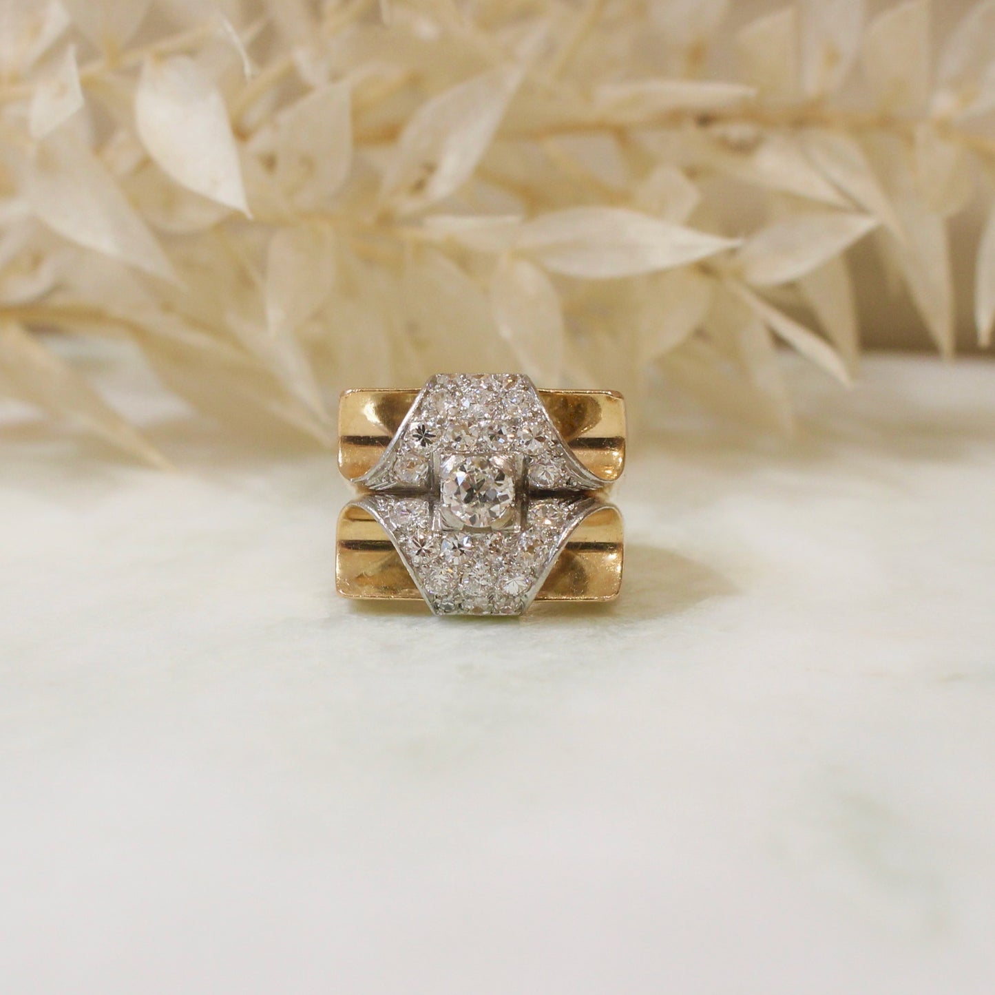 Imporatante bague Tank/années 40/ en or jaune et pavage diamants taille ancienne