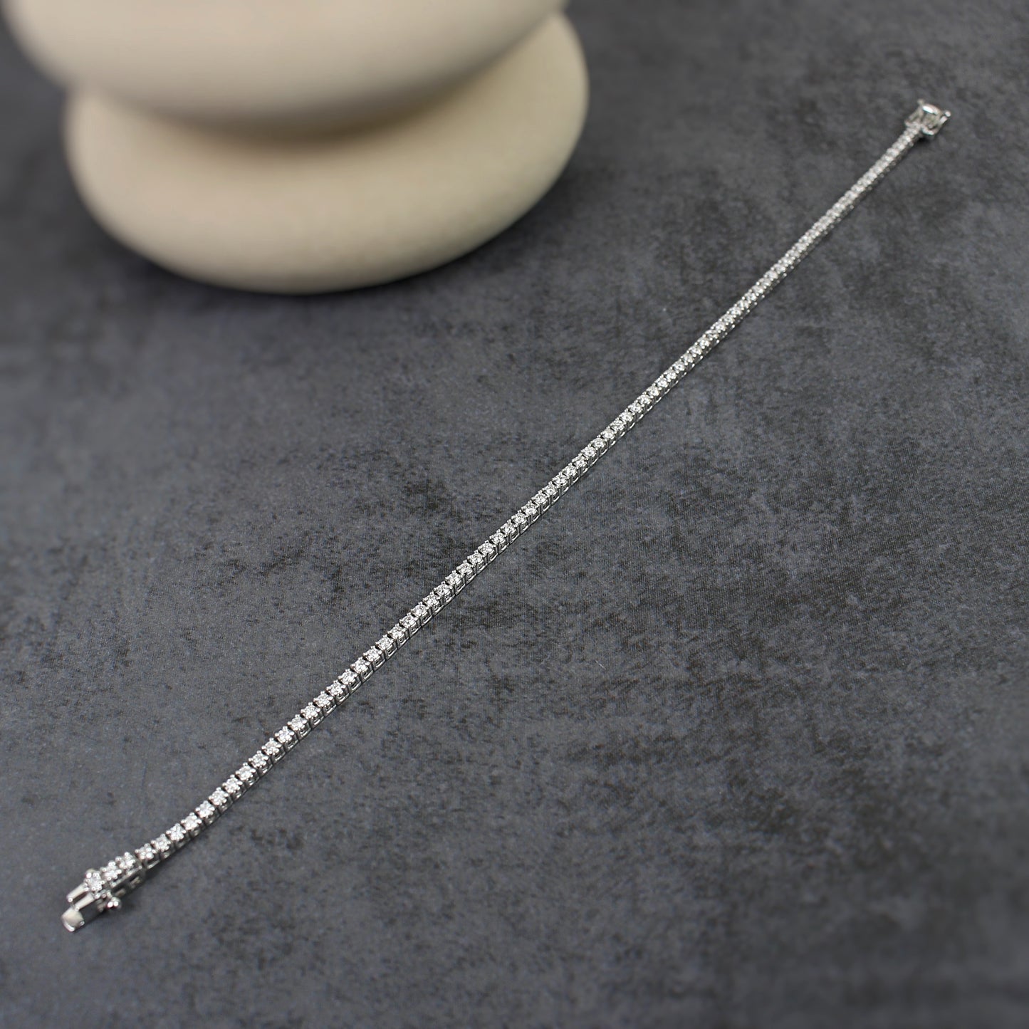 Bracelet ligne de diamants, serti 4 griffes articulé