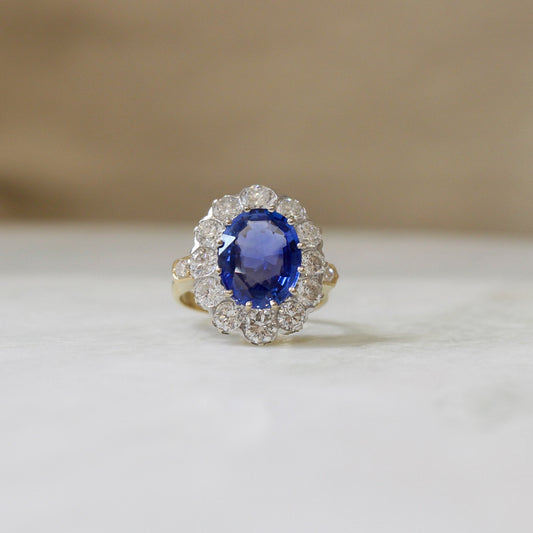 Bague Marguerite/saphir de 3,80 carats entouage diamants/monture en or jaune 18k