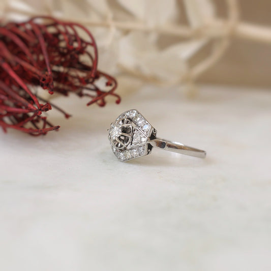 bague ancienne forme hexagonale-époque art déco-diamants sur platine