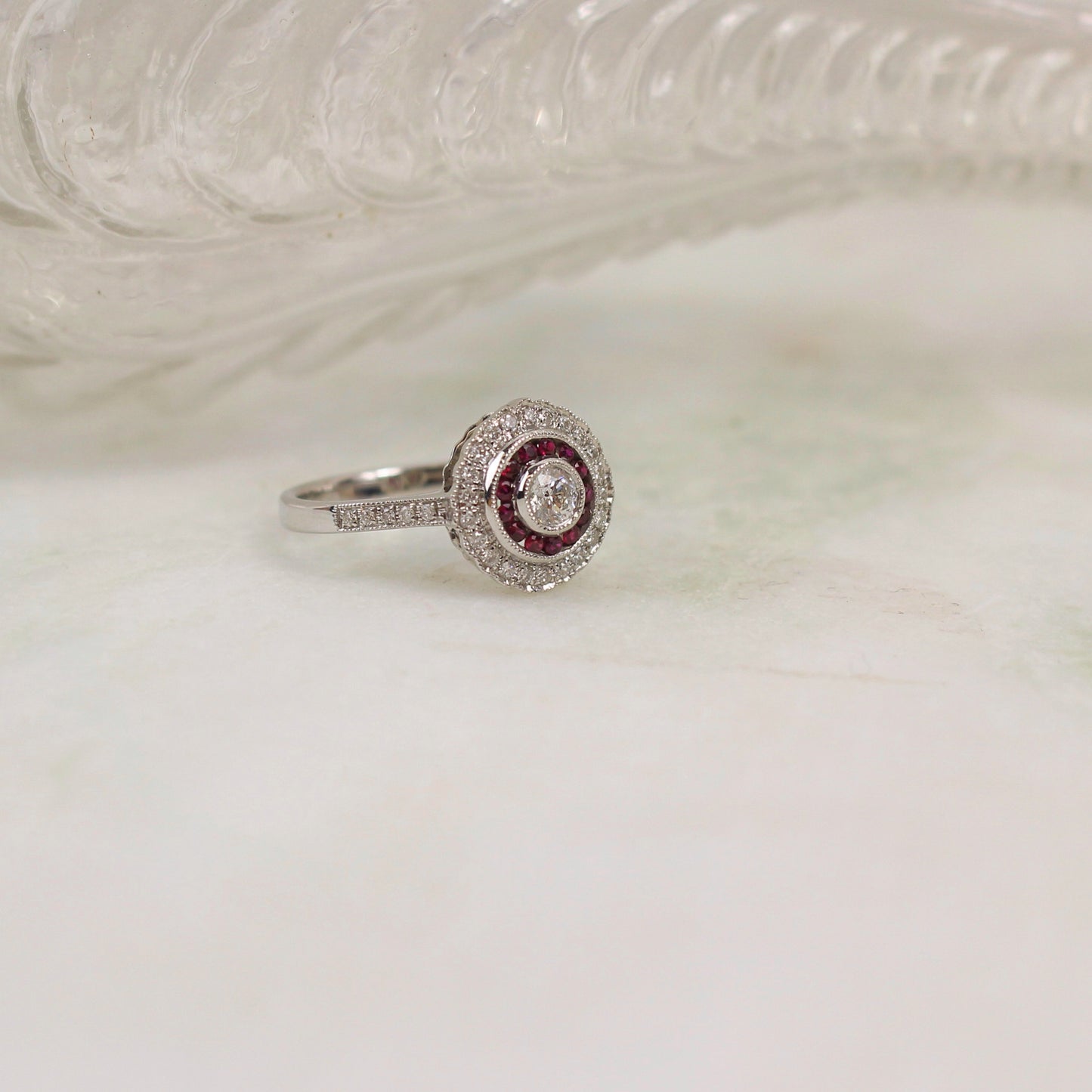 bague art déco ronde rubis et diamants