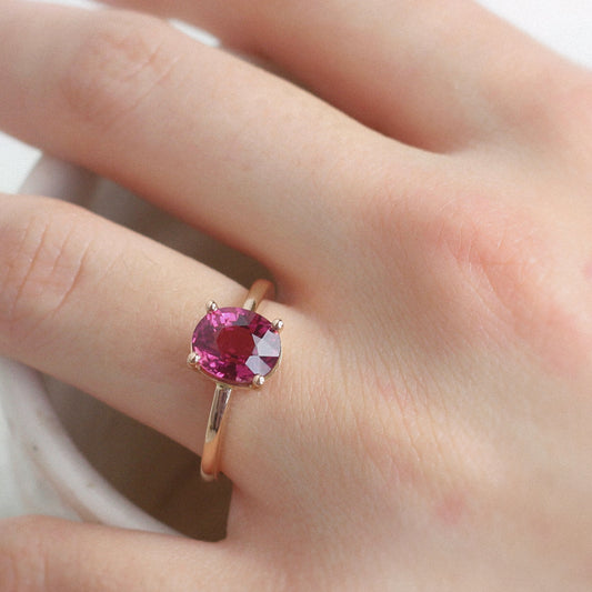 baguedefiancailles_solitairetourmalineframboisetailleovale_enserti4griffes