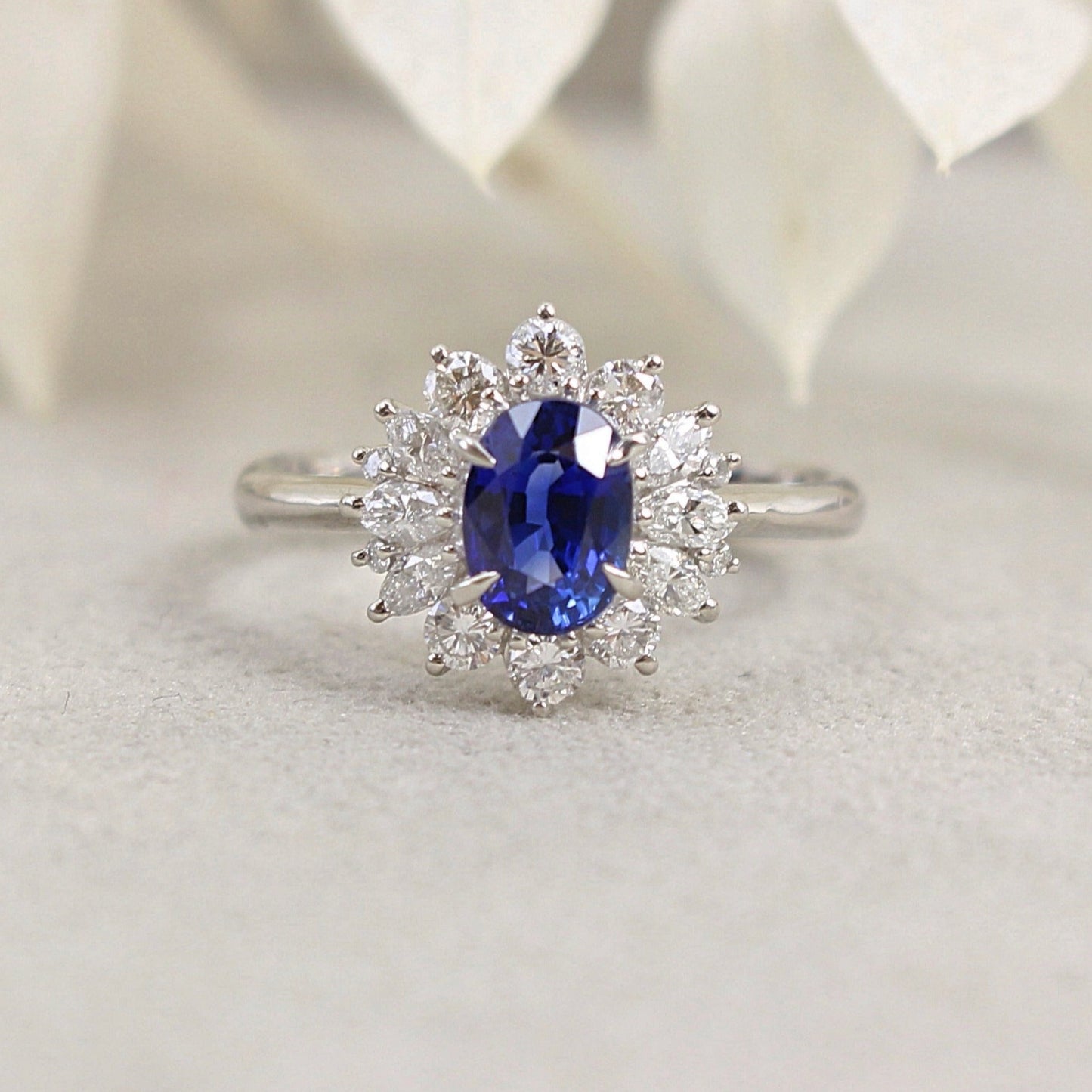 Bague marguerite saphir et diamants navette