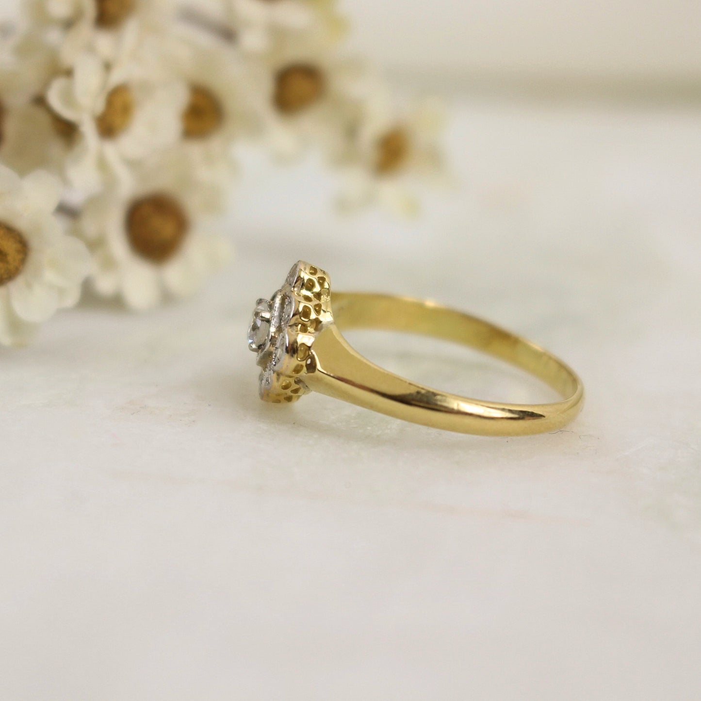 bague fleur panier ajouré en diamants